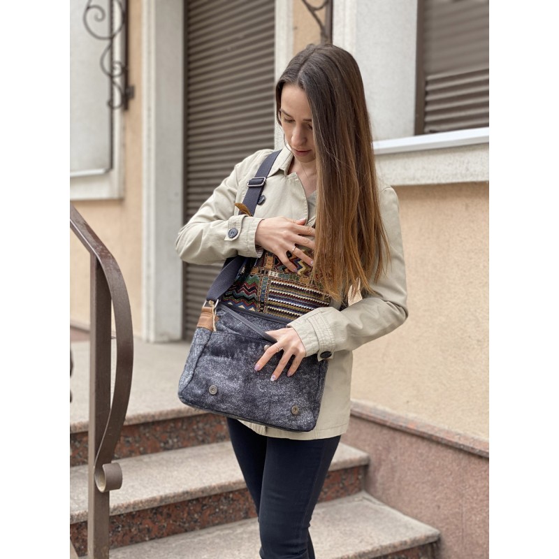 Жіноча сумка через плече Aeon з орнаментом графітова - 7 фото