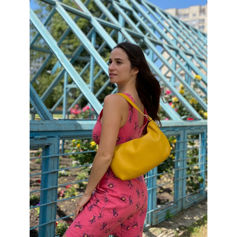 Жіноча шкіряна сумка хобо Monica жовта - 3 фото