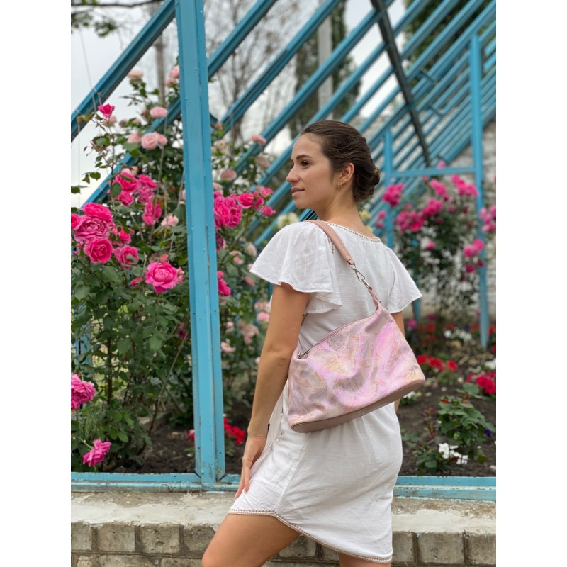 Женская кожаная сумка хобо Veronica лазерка светло-розовая - 3 фото