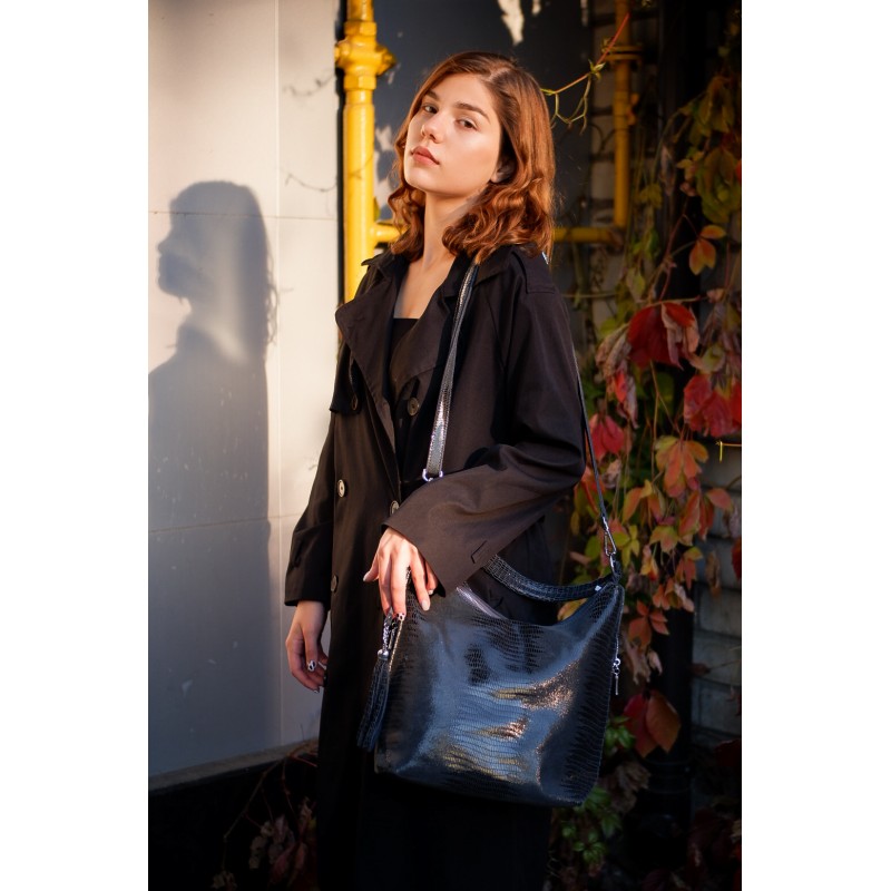 Женская кожаная сумка хобо Sandra лазерка серо-синяя - 6 фото