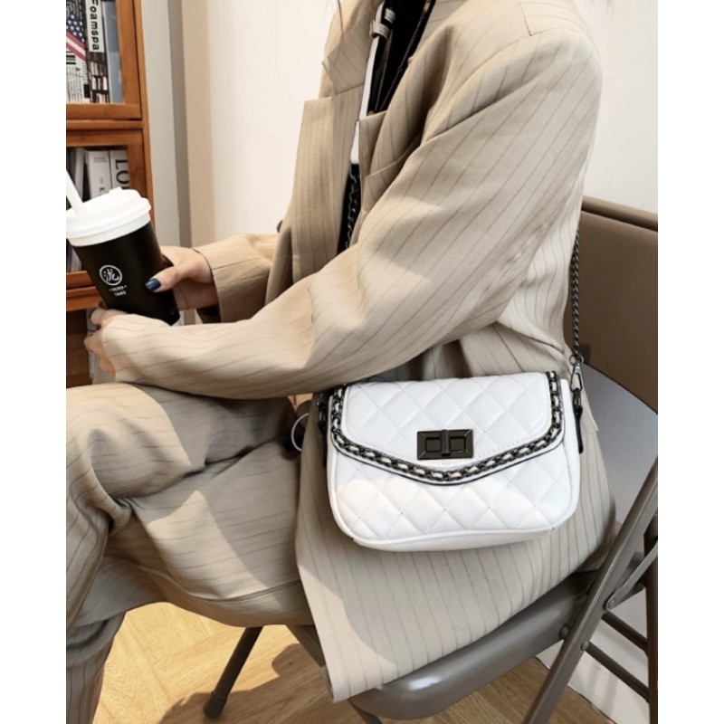 Жіноча сумка-клатч Beverly біла - 6 фото