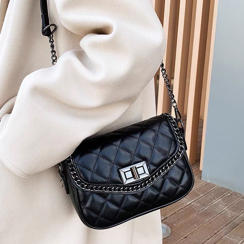 Женская сумка-клатч Beverly черная - 15 фото