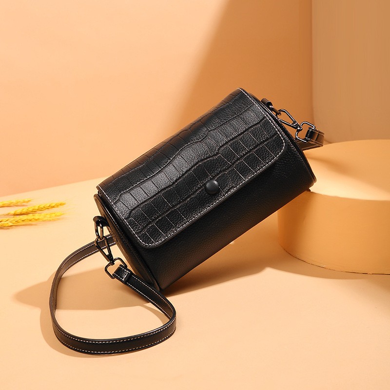 Женская кожаная сумка-клатч Alison черная - 5 фото