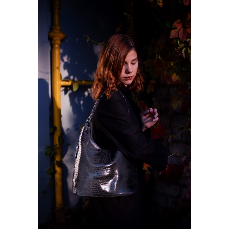 Женская кожаная сумка хобо Sandra лазерка серо-синяя - 3 фото
