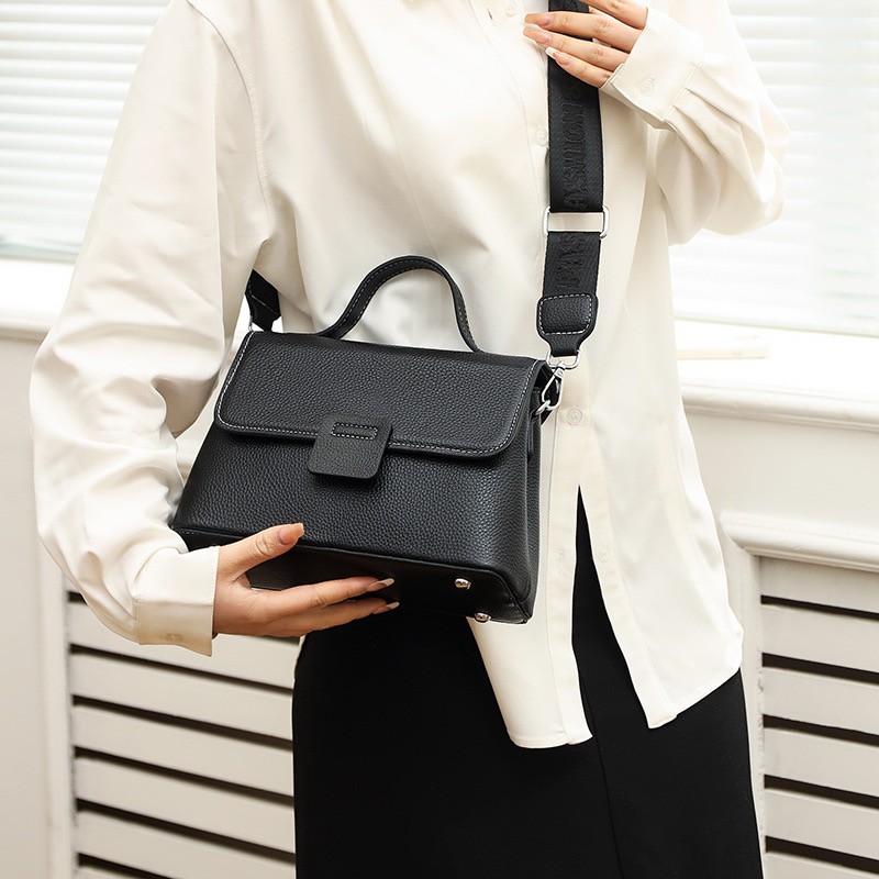 Жіноча шкіряна сумка Charlotte чорна - 1 фото