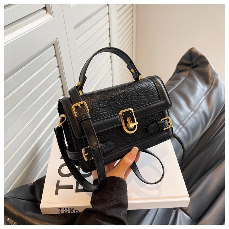Женская сумка-клатч Krystal черная - 1 фото