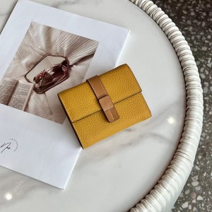 Жіночий шкіряний гаманець...