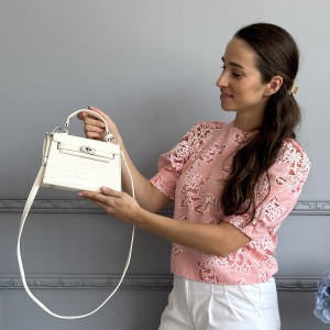 Жіноча сумка Cristal молочна