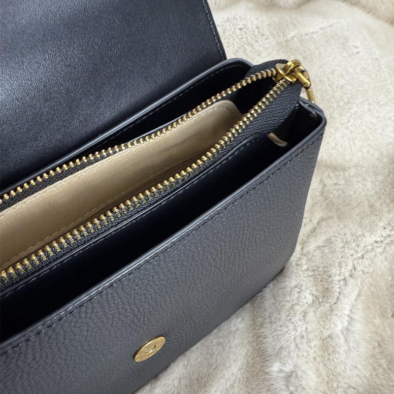 Женская кожаная сумка мессенджер Claire черная - 9 фото