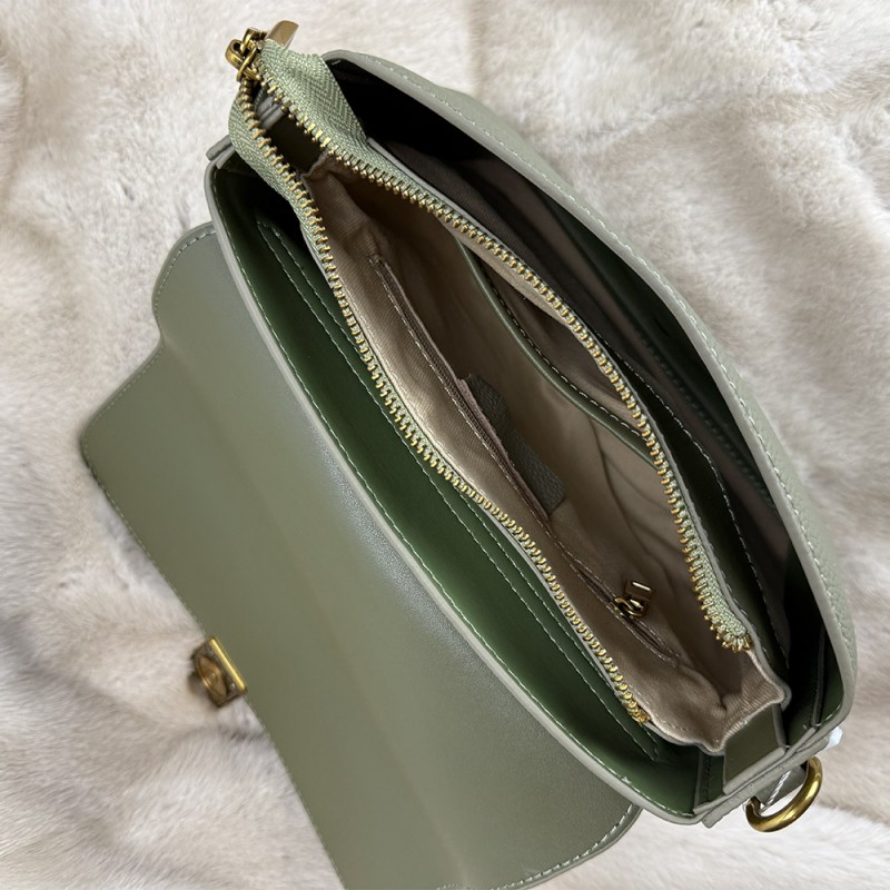 Женская кожаная сумка мессенджер Claire фисташковая - 9 фото