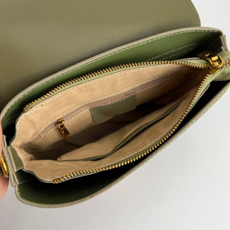 Жіноча шкіряна сумка месенджер Claire фісташкова - 18 фото