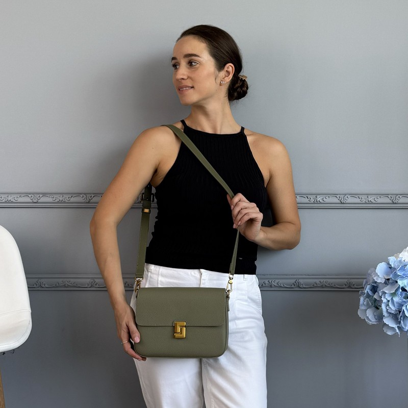 Женская кожаная сумка мессенджер Claire фисташковая - 1 фото