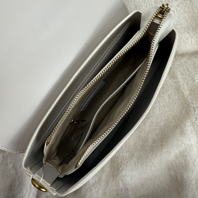 Жіноча шкіряна сумка месенджер Claire біла - 8 фото