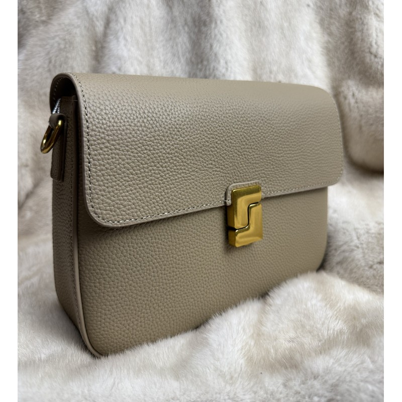 Женская кожаная сумка мессенджер Claire бежевая - 10 фото