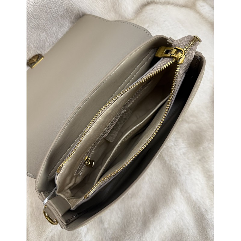 Жіноча шкіряна сумка месенджер Claire бежева - 7 фото