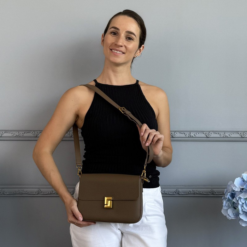 Женская кожаная сумка мессенджер Claire коричневая - 1 фото