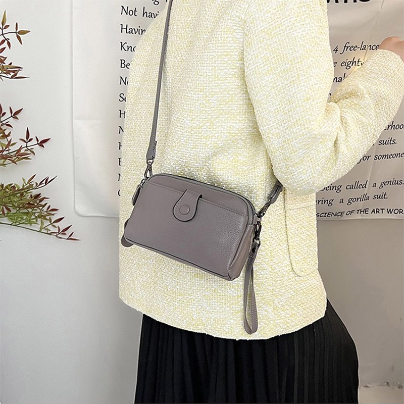 Женская кожаная сумка через плечо Federica бежевая - 4 фото