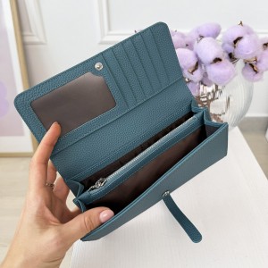 Жіночий шкіряний гаманець...