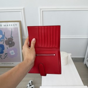 Жіночий шкіряний гаманець...