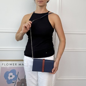 Жіночий шкіряний клатч...