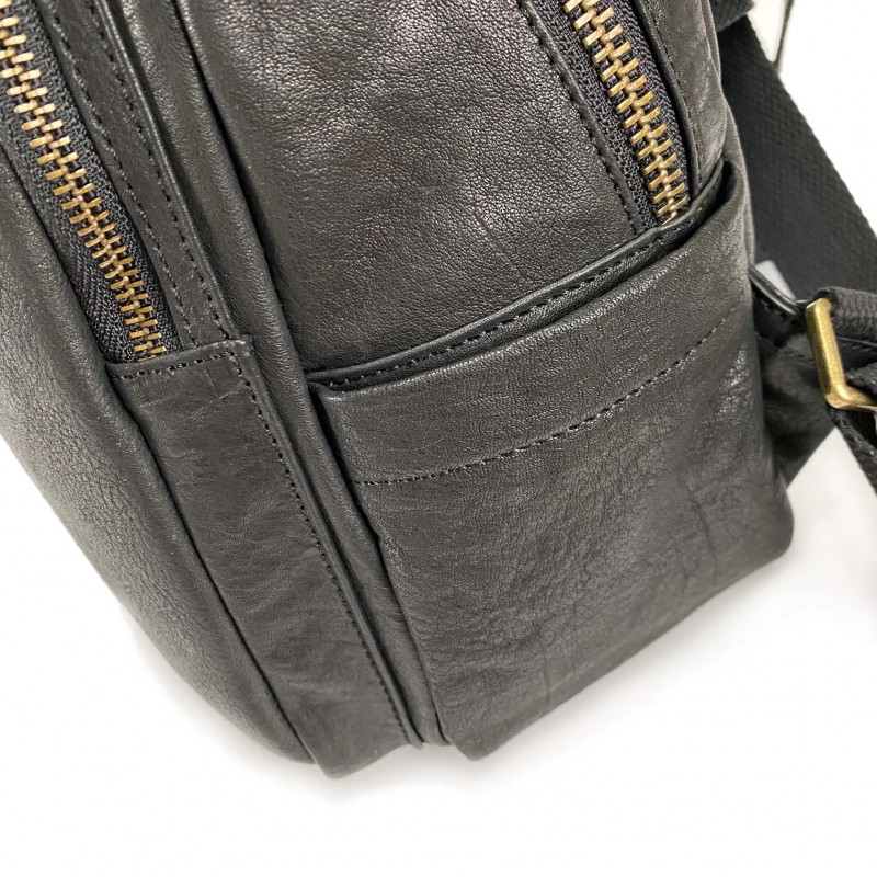 Жіночий шкіряний рюкзак Eliza чорний - 15 фото