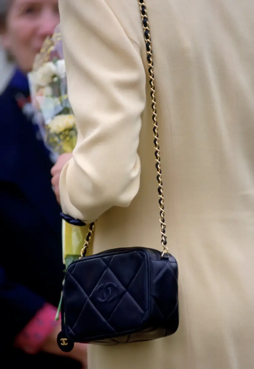 Принцесса Диана с маленькой сумкой Chanel 