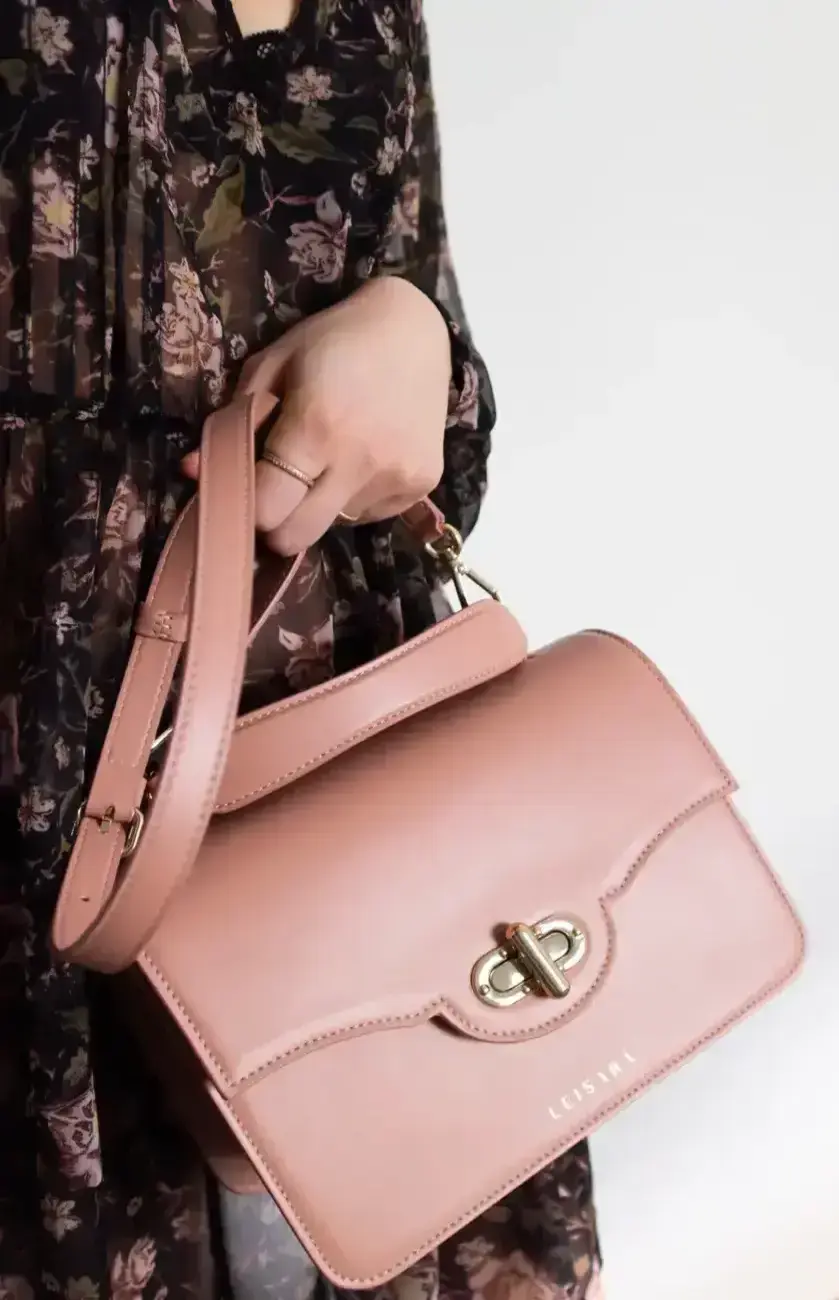 Рожева жіноча сумочка