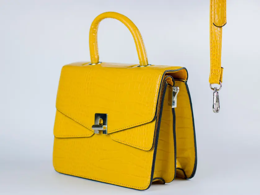 Желтая кожаная сумка